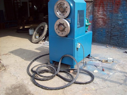 Stroj za rezanje traka